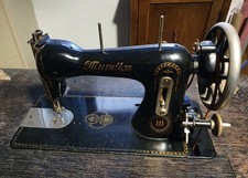 Antike Mundlos Nähmaschine mit original Gebrauchsanweisung und Zubehör