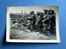 Foto, Soldaten beim einjustieren des S.M.G., Estland, Narwa Front (MJ-29)1025