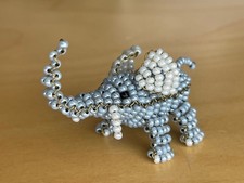 ? Deko / Dekoration / kleiner Elefant aus Perlen / Tierfigur / Handarbeit ?