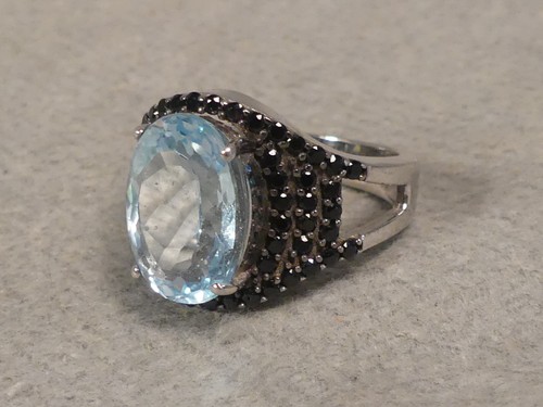 Schöner ring mit blautopas - ring,