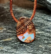 Wunderschöner Boulder Opal Anhänger Seitlich Gebohrt