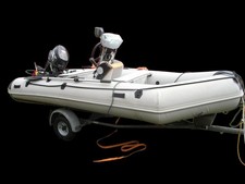 Schlauchboot mit motor und - schlauchboot,