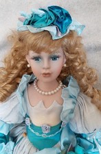 Porzellanpuppe mit Aufsteller "Miss Emily II" - Höhe ca. 47 cm - guter Zustand