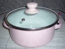 Kleiner rosa Emaile-Kochtopf