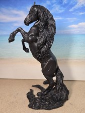 Saskia Resin Modellpferd Friesenstute steigender Friese Stute