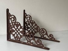 Alte gusseiserne Wandkonsolen