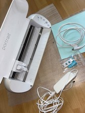 Silhouette Portrait 3 Plotter und original Zubehör, guter Zustand. Versand inkl.