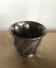 Dekorativer Zinn Übertopf