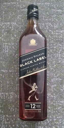 Johnnie walker black label - johnnie,