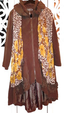 Extravaganter Mantel mit  Applikationen Gr. 42 von Franstyle