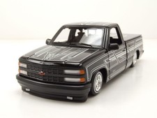 Chevrolet 454 SS Pick Up 1993 schwarz weiß Modellauto 1:24 Maisto