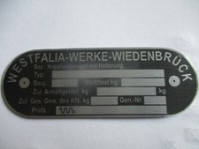 Nameplate hitch coupling