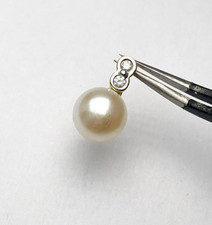 CHRIST Anhänger aus 585 Gold – Perle & zwei Brillanten