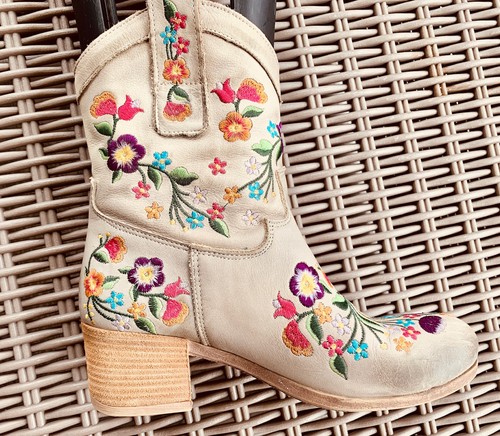 Lederstiefel mit floraler