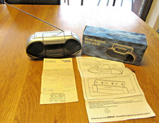 Quelle Nostalgie-Radio, UKW Mini Radio, Zwei Lautsprecher OVP + Quelle Rechnung.
