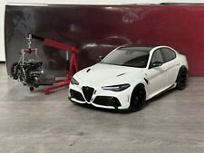 Alfa Romeo Giulia GTA 1:18 weiß Motorhelix