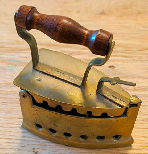 Altes miniatur bügeleisen aus - bügeleisen,