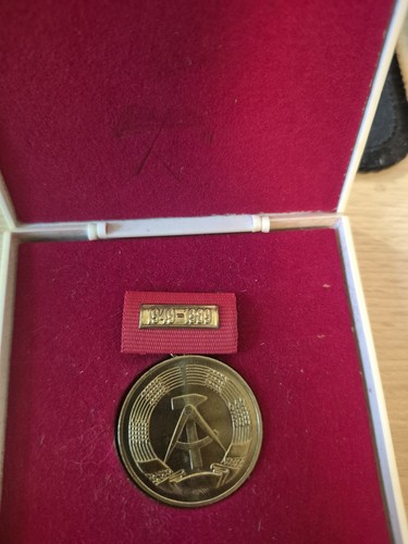 Ddr medaille orden rund - rund, im