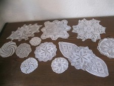 Konvolut 11 alte fein gestrickte Spitzendeckchen Handarbeit Deckchen Vintage
