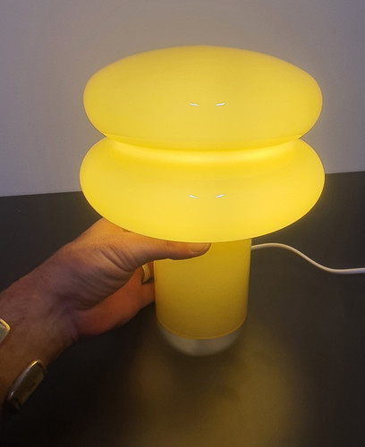 Gelbe retro tischlampe - retro-tischlampe, aus