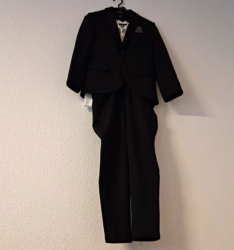Suiting yourself jungen - suiting,