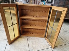 alter Pfeifenschrank Vitrine