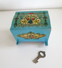 Alte Spardose Holzspardose Wiege Allianz versichert hellblau