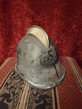 Historischer Feuerwehrhelm Mit Abzeichen Und Durchschüssen wk1