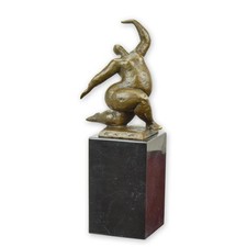 Moderne Bronzefigur weiblicher