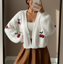 Strickjacke weiß mit kirschen