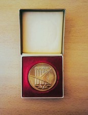 goldfarbene DDR Medaille