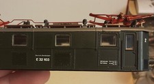 H0 , Roco , Gehäuse einer Altbau E Lok  E 132 / E 32 102 incl.Pantografen