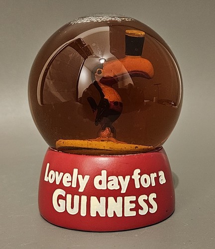 Guinness tukan schneekugel - guinness,