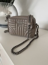 Prada Tasche Diagramme Camera Bag Leder Silber Kette Authentizitätskarte Dustbag