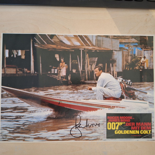 James bond 007 roger moore - bond,