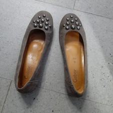 Graue Gabor Ballerina mit Halbkugelverzierung in Gr. 6 1/2