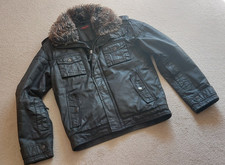 Herrenjacke Jugend Größe M- schwarz mit Kunstfellkragen- Neuwertig