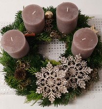 Adventskranz frisch gebunden Nordmanntanne Rustikkerzen Taupe Weihnachtsdeko