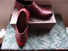 Sportlicher roter Damen