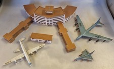 Konvolut Siku Plastik F 207 Flughafengebäude Heliport Flugzeuge