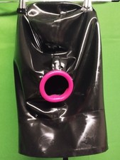 Latex Maske schwarz rote