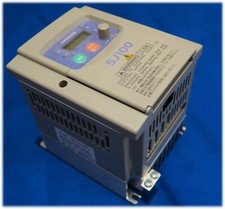 Frequenzumrichter Hitachi SJ100 1,1 KW 230V Inverter SJ100-011NFE 