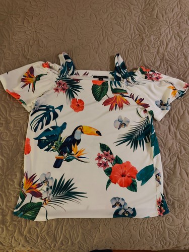 Schulterfreies shirt von - t-shirt,