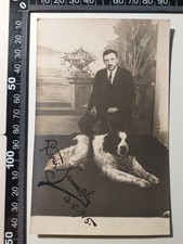 Foto - Junger Mann in Kulisse