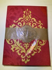 Maison d'Hermine Round Table