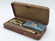 alter Rasierhobel in Box -