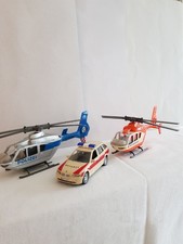 Konvolut  2 Hubschrauber Eurocopter EC 135  Notarztwagen 1:43  Vitrinen  Modelle