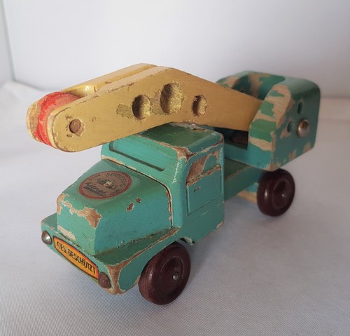 Altes kleines holzauto kienel - holzauto,