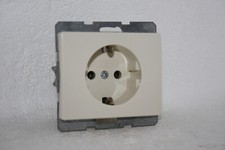 Berker Arsys Steckdose in cremeweiß