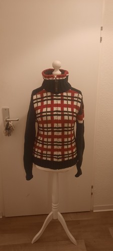 Flauschige strickjacke der - flauschige,